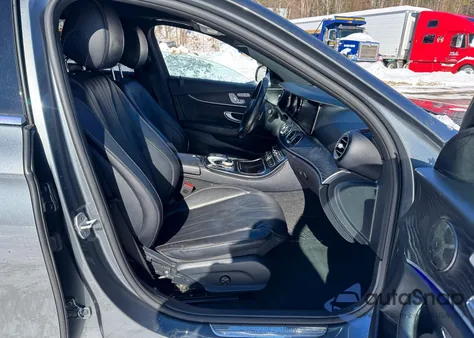 2017 Mercedes-Benz E 300 z USA, uszkodzony, nr VIN WDDZF4JB5HA017336